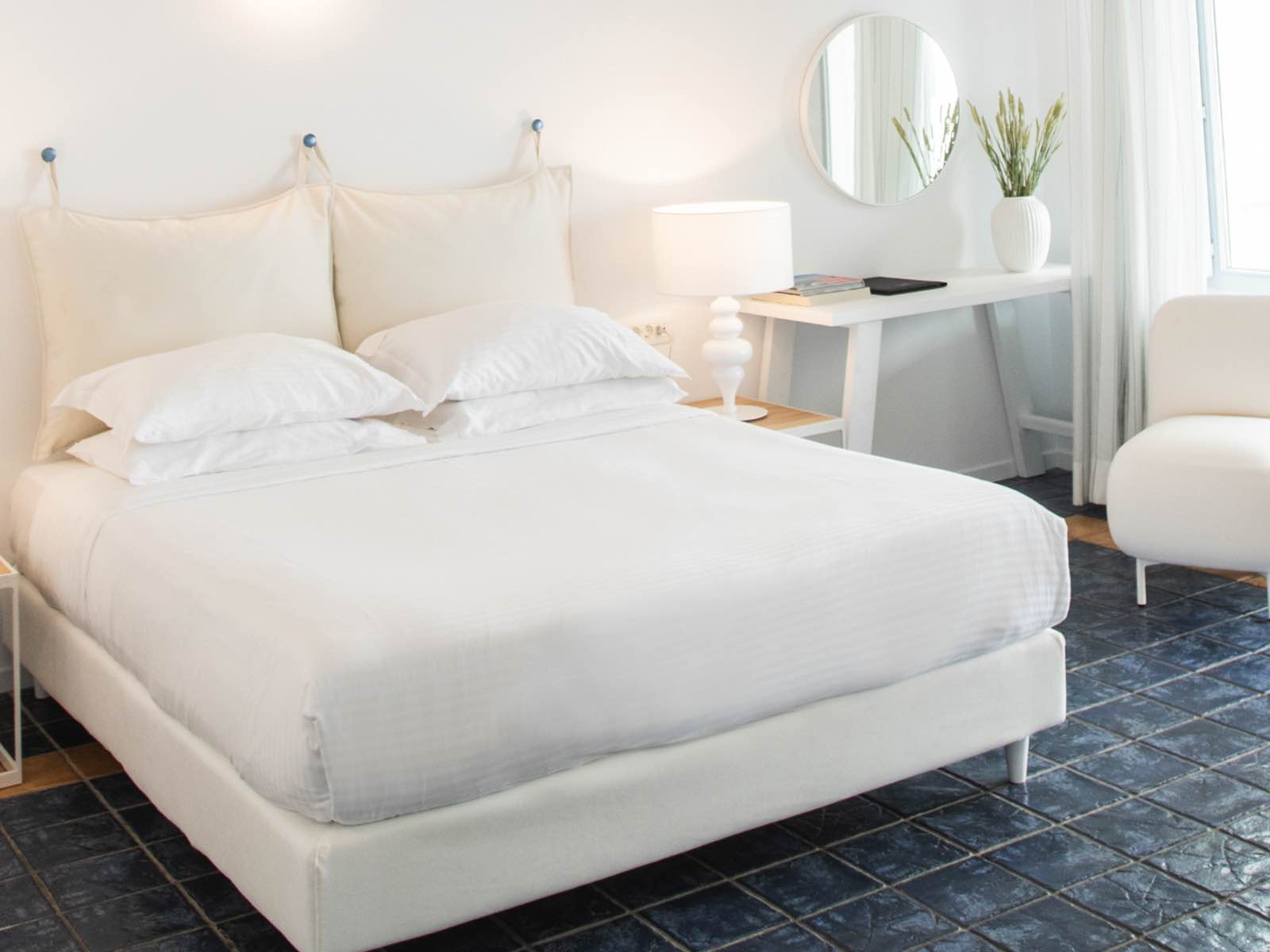 lilium hotel santorini standard room 02