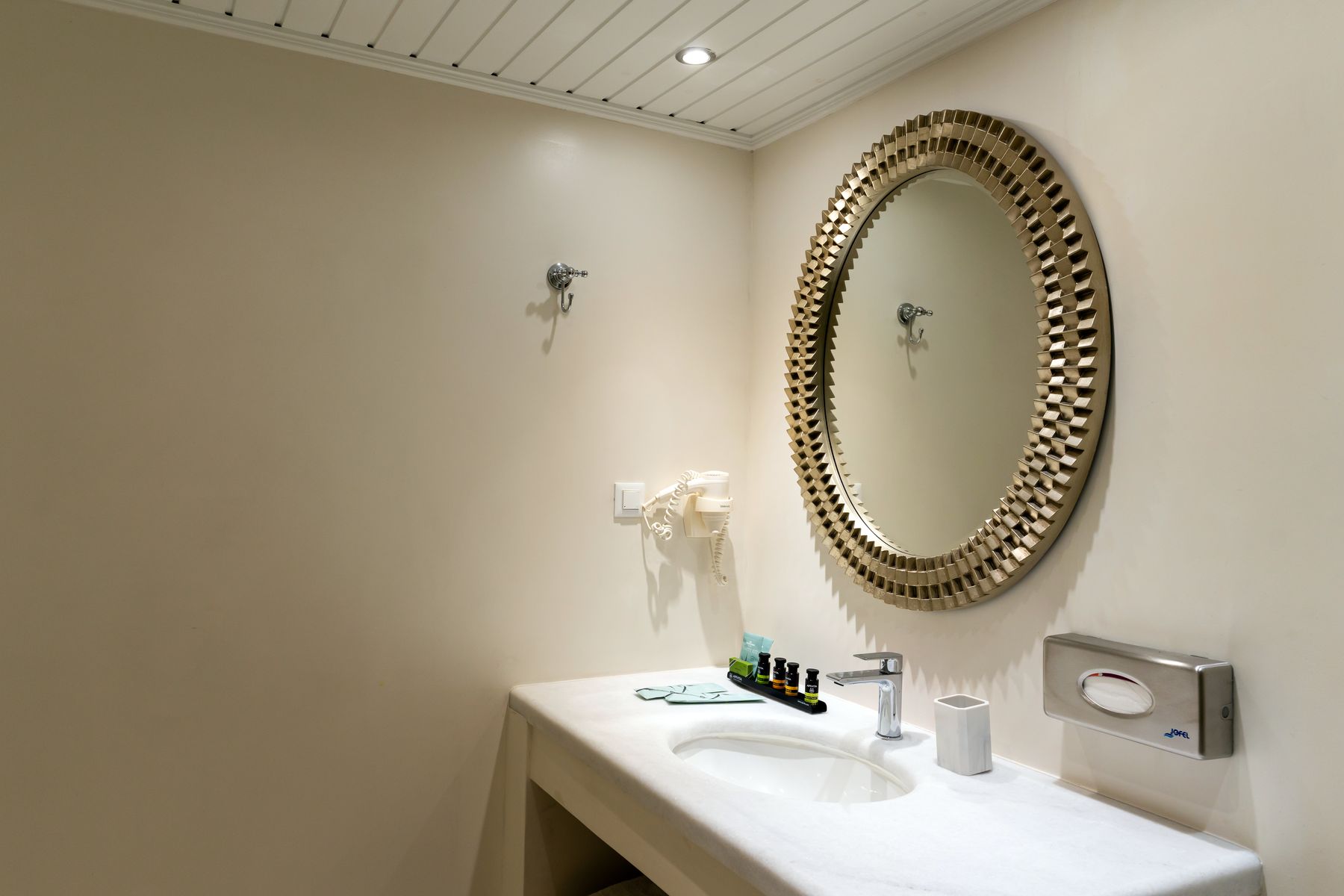 lilium_hotel_santorini_economy_comfort_room_with_sea_view_2